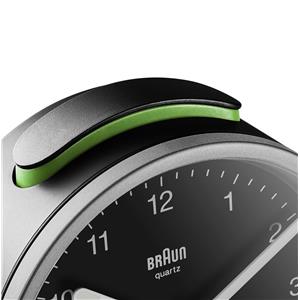 Réveil Braun rond silencieux noir à lunette argentée BC12SB