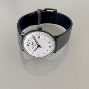 Montre max bill kleine Automatic 027/4006.02 saphir